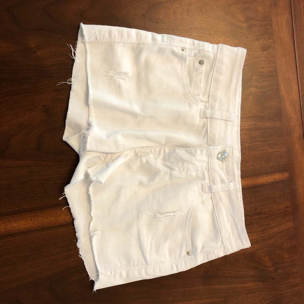 NWOT Kenzie White Distressed Cutoffs